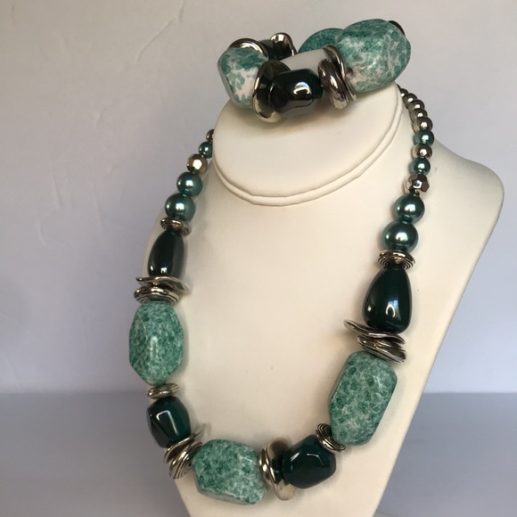 Paparazzi Faux Turquoise Statement Necklace and Stretch Bracelet - Picture 6 of 6